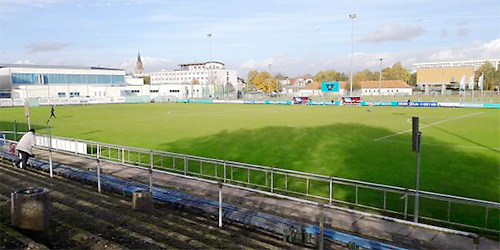 ��������������. Ligaplatz am Jahnstadion